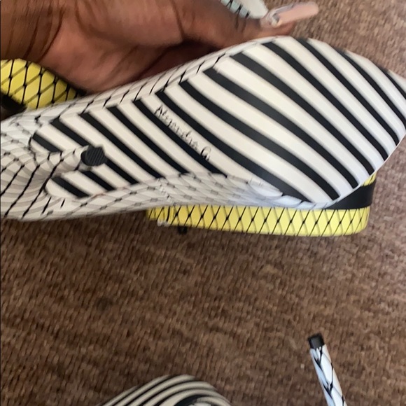 Shoe too small for my foot - Picture 2 of 4